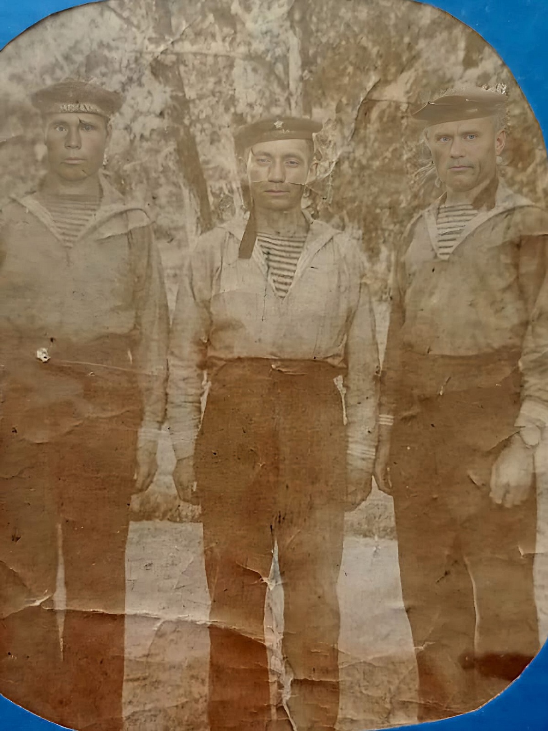 Поклонимся великим тем годам...